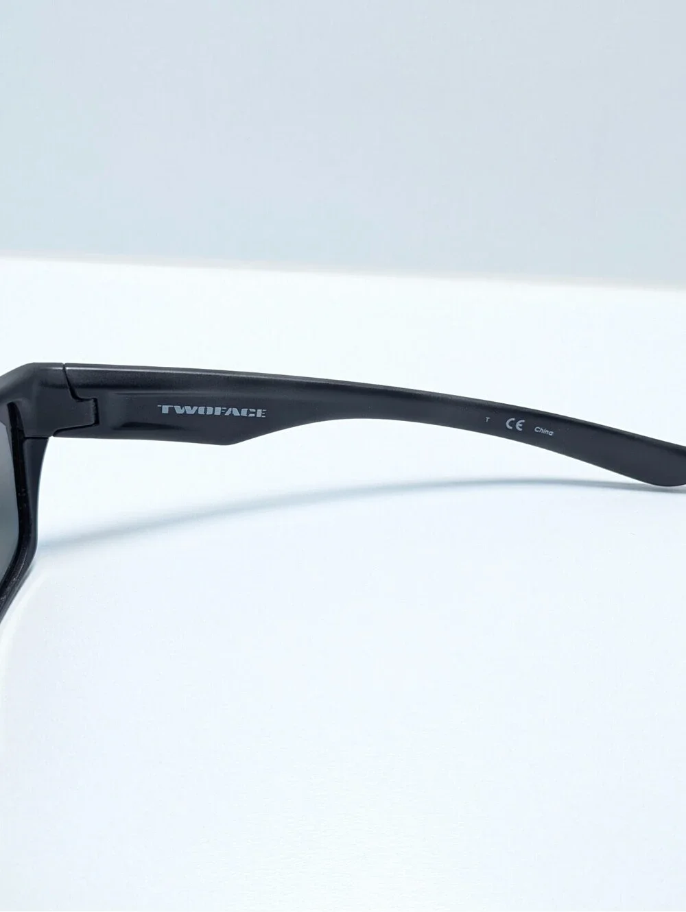 Oakley Twoface OO9189-41 Red Black Wraparound Men’s Sports Fashion Sunglasses